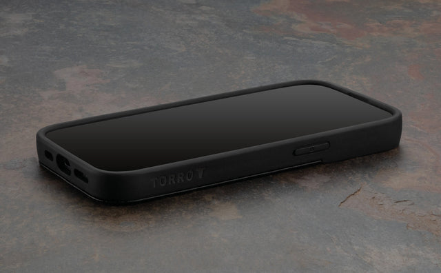 iPhone 15 Pro Max Leather Bumper Case (with MagSafe Charging) Feature Focus
