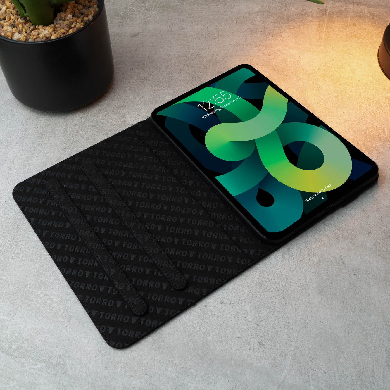 TORRO (トーロ) スマートフォリオ iPad Mini 6対応 - レザー iPad Mini 第6世代 2021 スマートケース マグネットカバー 自動ウェイク/スリープ/スタ 並行輸入品 TORRO (トルロ) スマートフォリオ iPad mini 7&frasl;6対応 - レザー iPad mini 第7世代&frasl;第6世代(2024&frasl;2021)  スマートケース 磁気カバー 自動ウェイク&frasl;スリープ スタンド機能付き (ブラック)