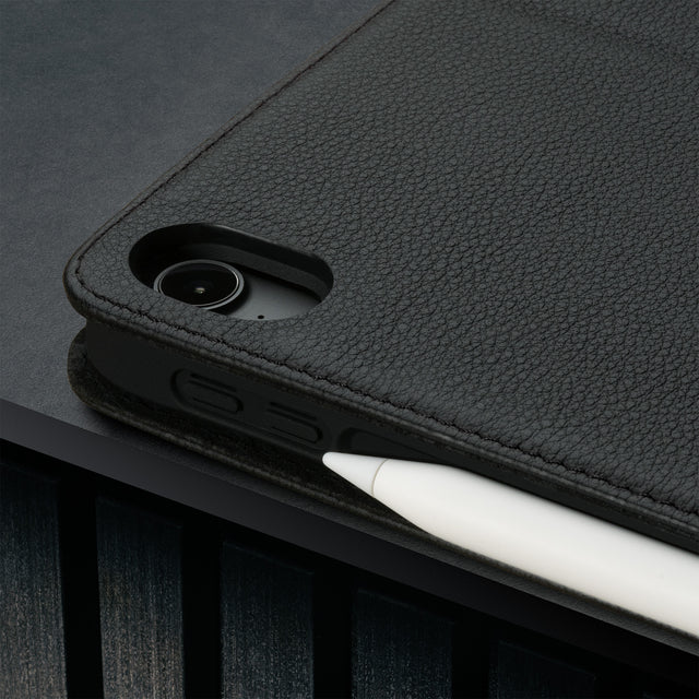 Camera cutout on the Black Leather Case for iPad Air