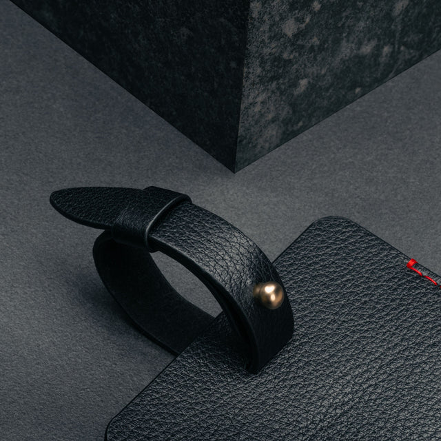 Adjustable strap on the Black with Red Stitching Leather Luggage Tag