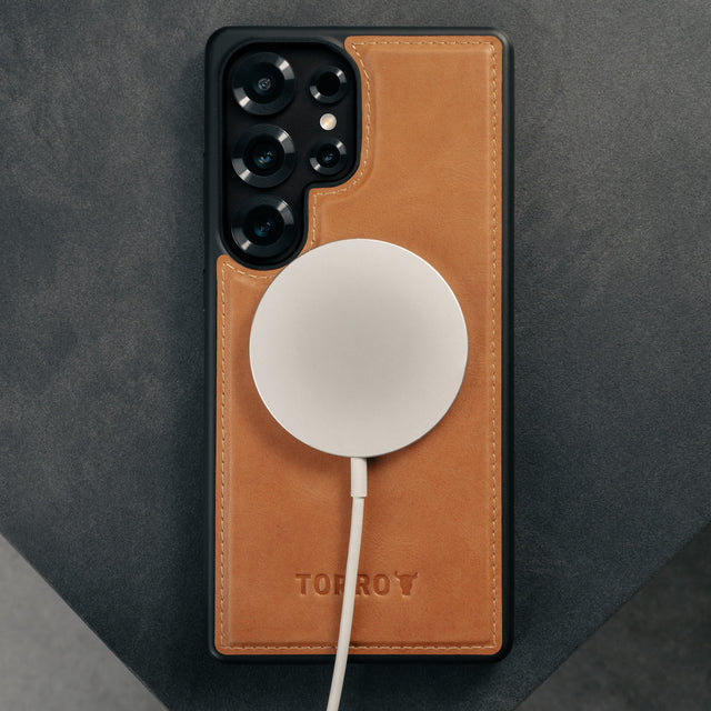 MagSafe charging of the Blue Nubuck Leather Detachable Case for Galaxy S25 Ultra